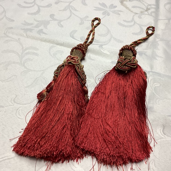 60s Hollywood Regency Tassel Tiebacks. Two in the lot - Picture 1 of 8